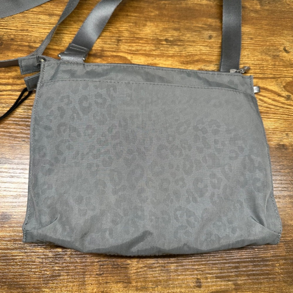Baggallini Gray Leopard Print Crossbody Bag Nylon Travel Organizer Multi-Pocket - Picture 6 of 13